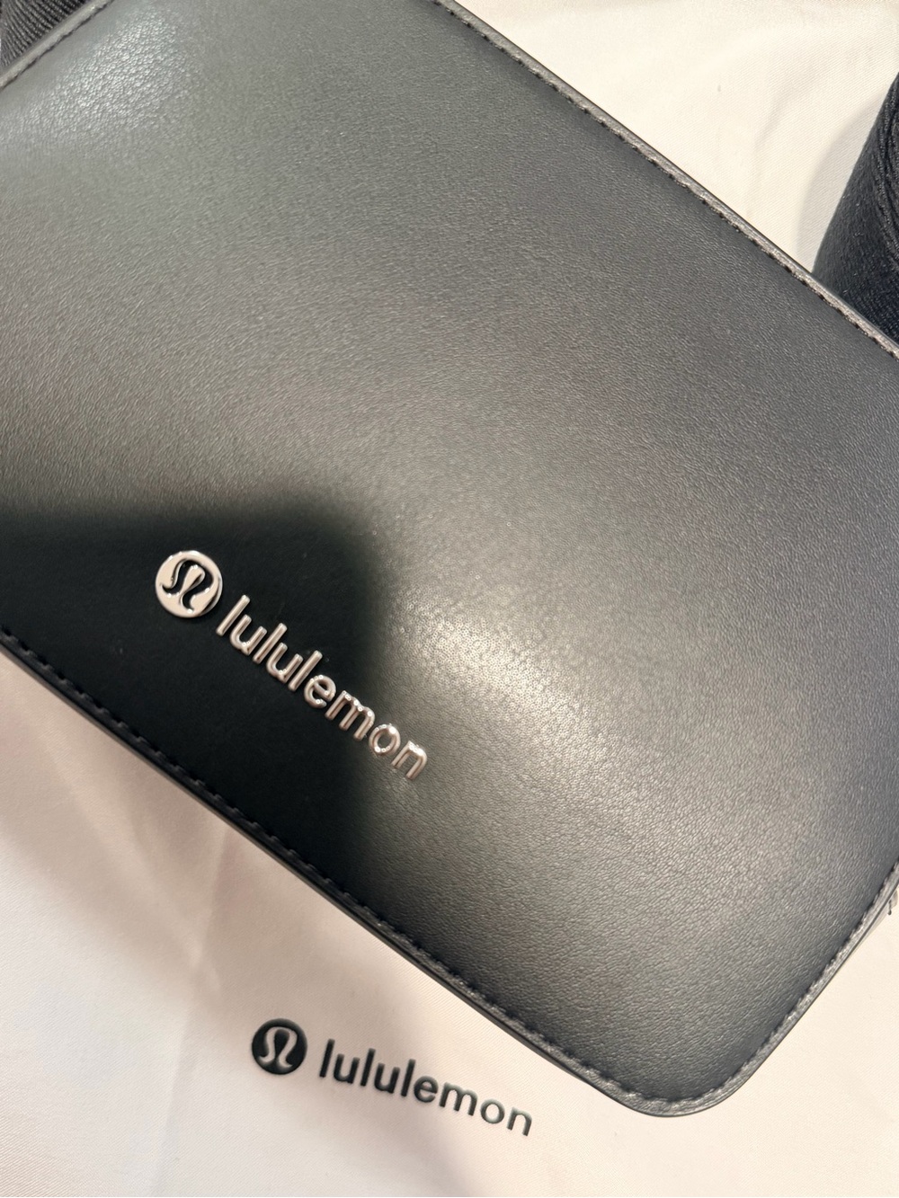 NWOT Lululemon Everywhere Belt Bag 1L Leather Alternative - Black/Silver - Picture 8 of 13